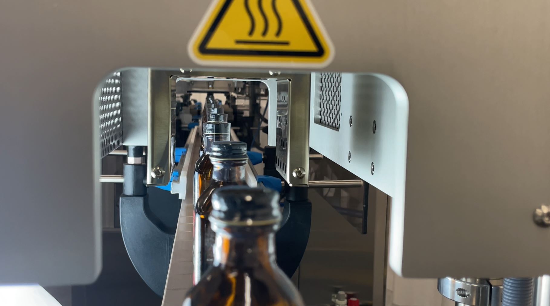 Shrink Labelers & Tunnels • Neck Banding • Full Body Sleeving • Heat Tunnels • Aesus 7 Aesus Delta Chup Cap Illustration